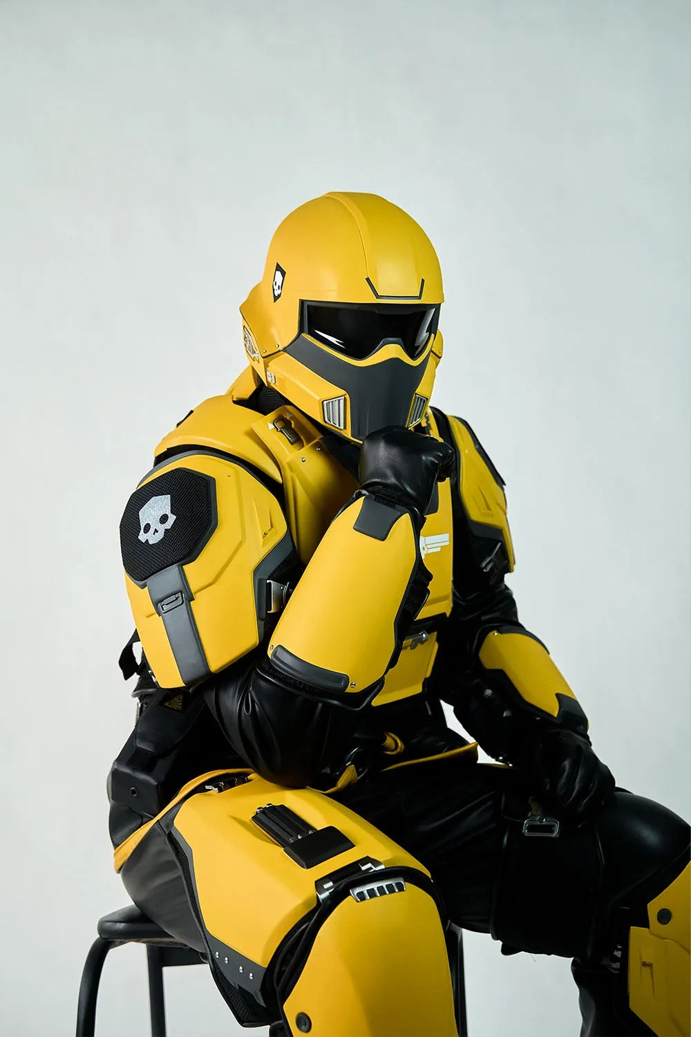Helldivers Cosplay Costume - TR-40 Gold Eagle