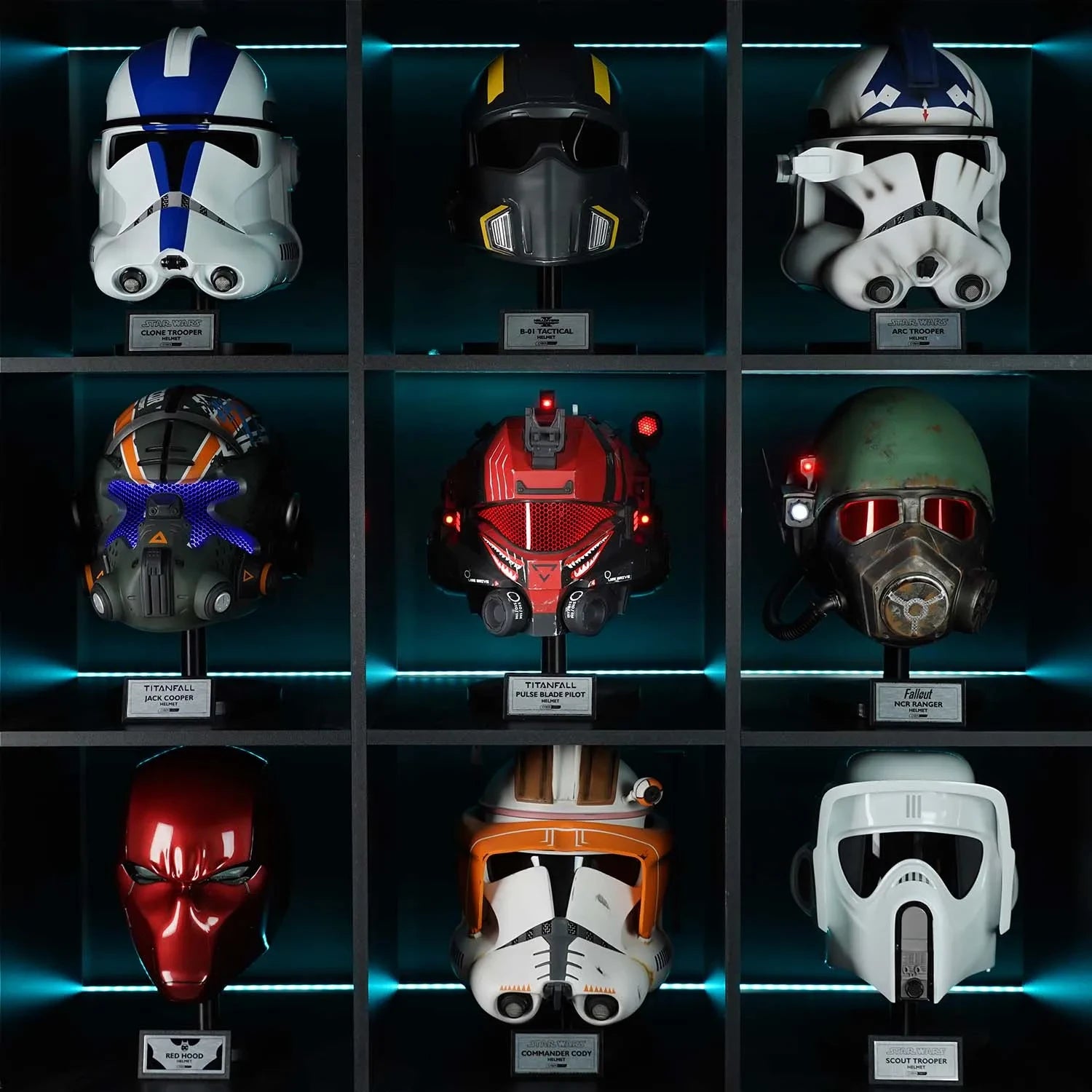 Titanfall 2 Pulse Blade Pilot Helmet - Shark Red