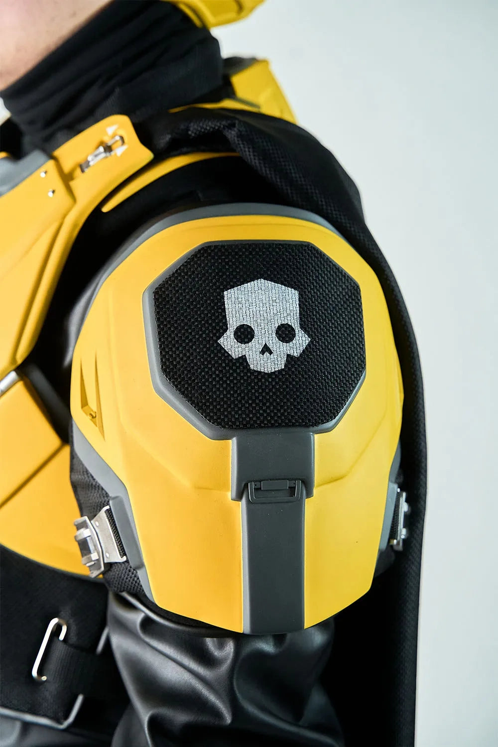 Helldivers Cosplay Costume - TR-40 Gold Eagle