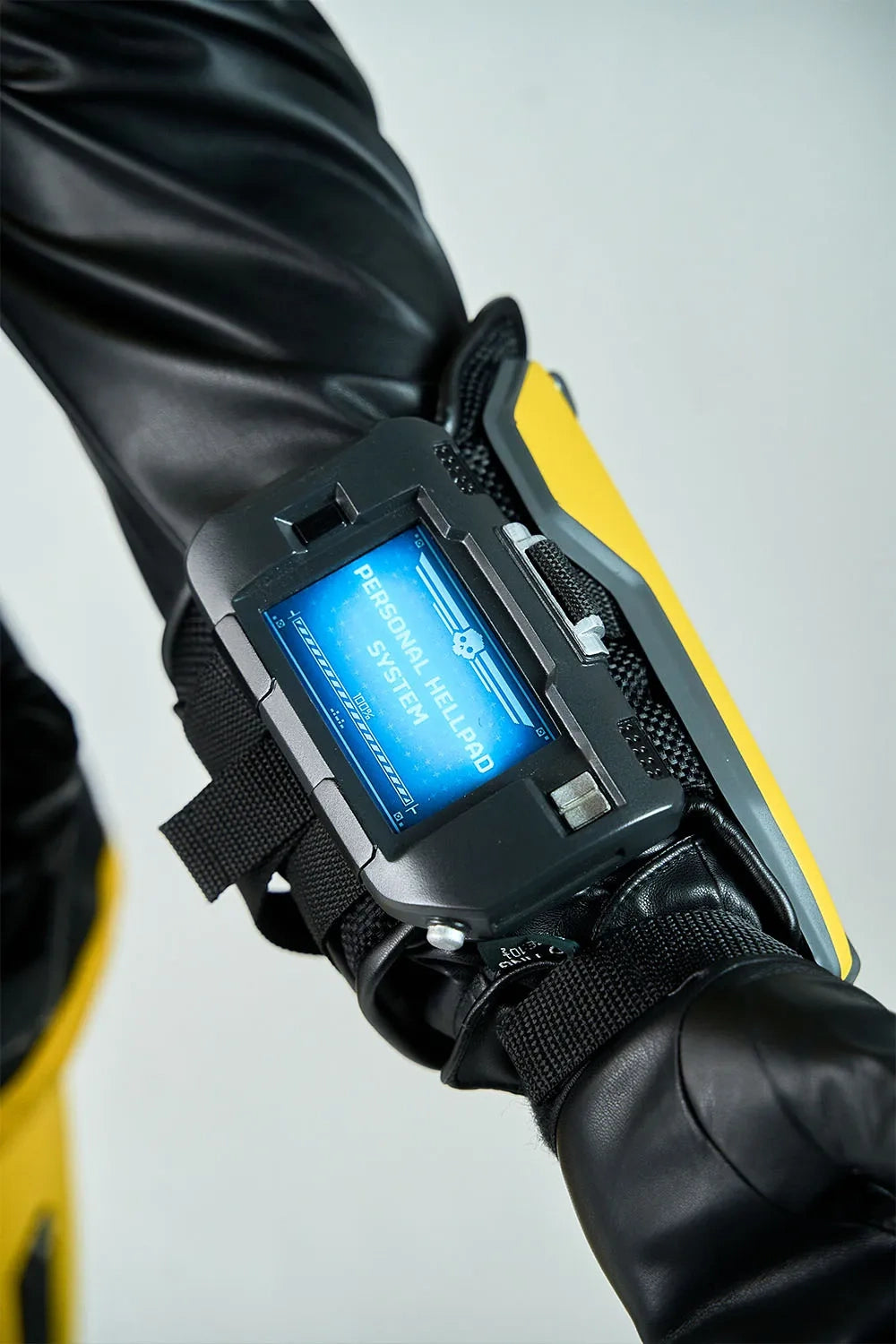 Helldivers Cosplay Costume - TR-40 Gold Eagle