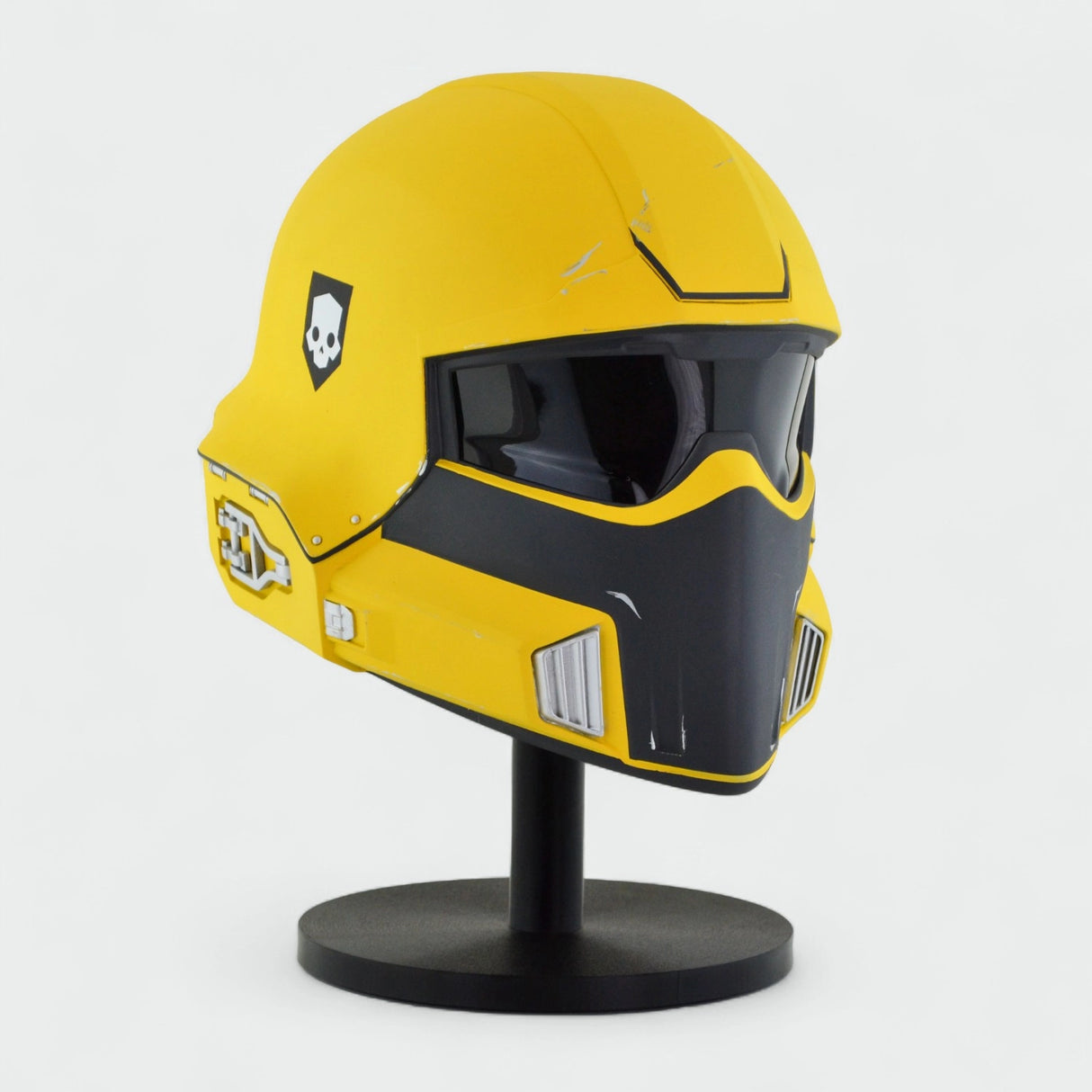 Helldivers 2 TR-40 Gold Eagle Helmet