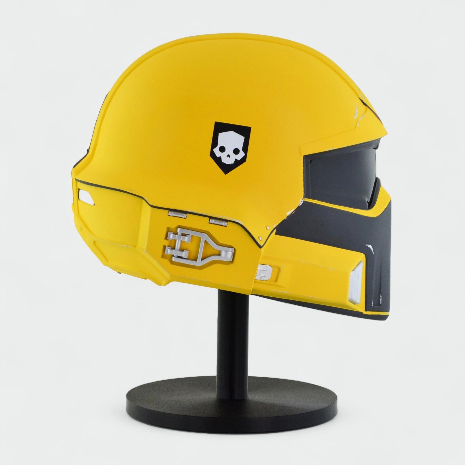 Helldivers 2 TR-40 Gold Eagle Helmet