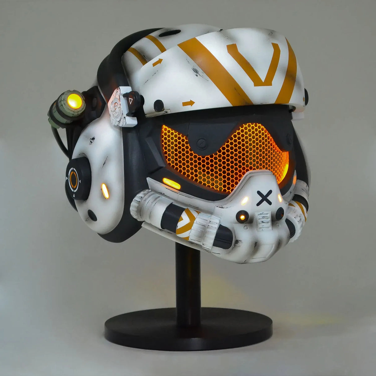 Titanfall 2 Viper Pilot Damage Helmet