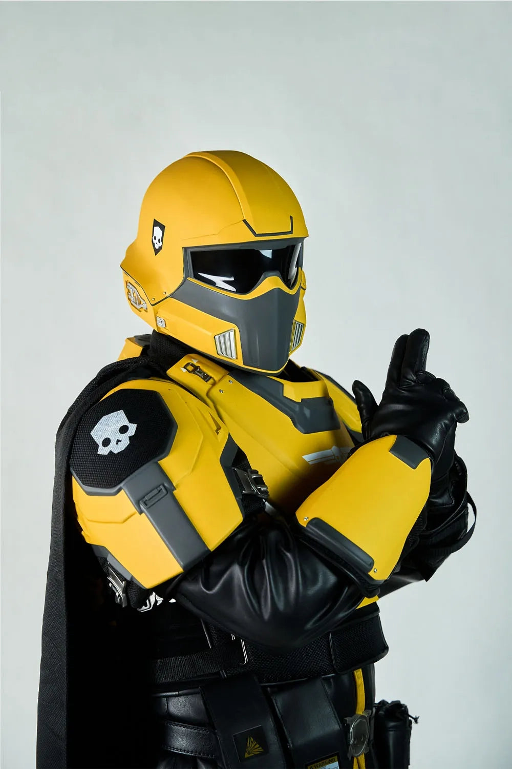 Helldivers 2 TR-40 Gold Eagle Helmet