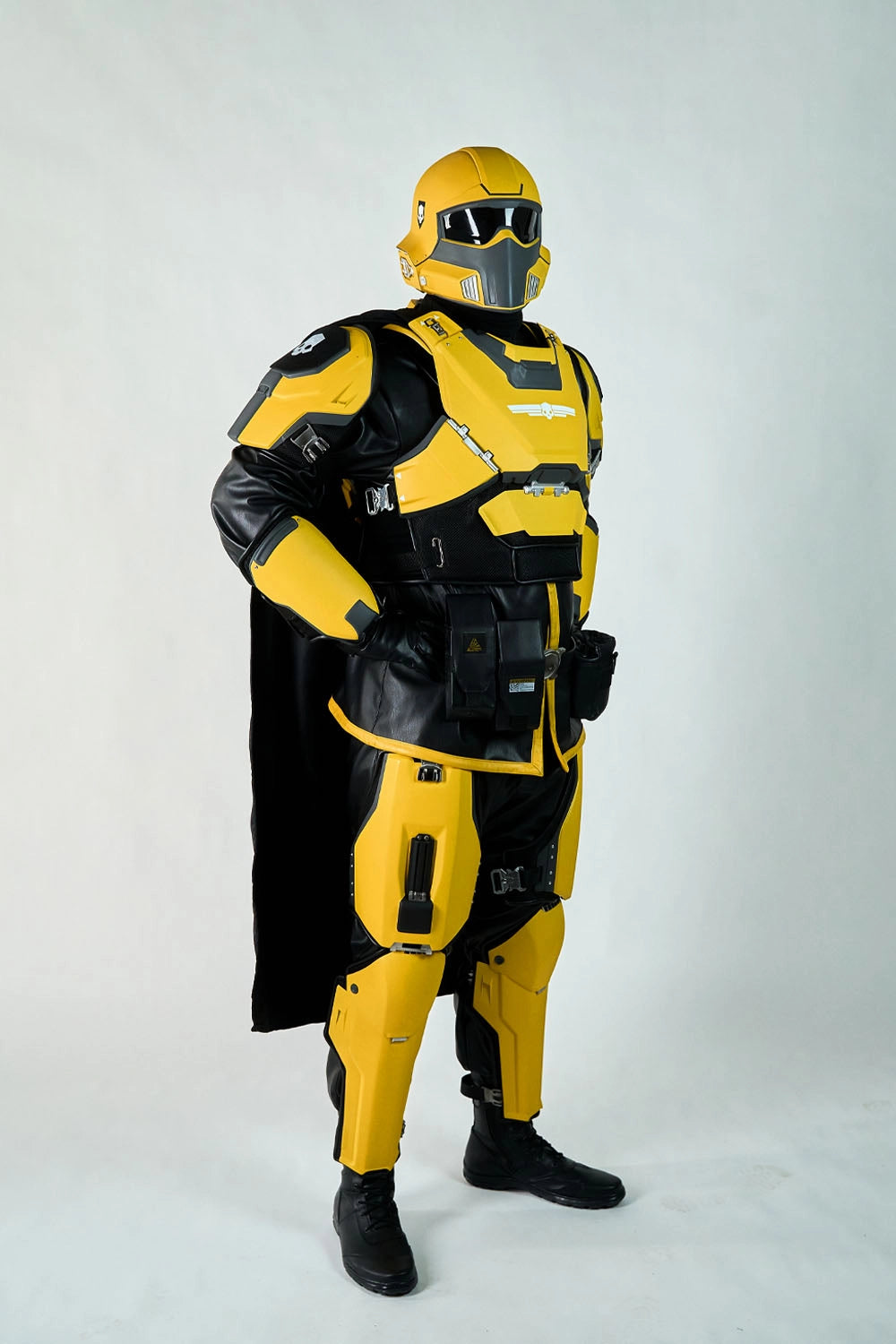 Helldivers 2 TR-40 Gold Eagle Helmet