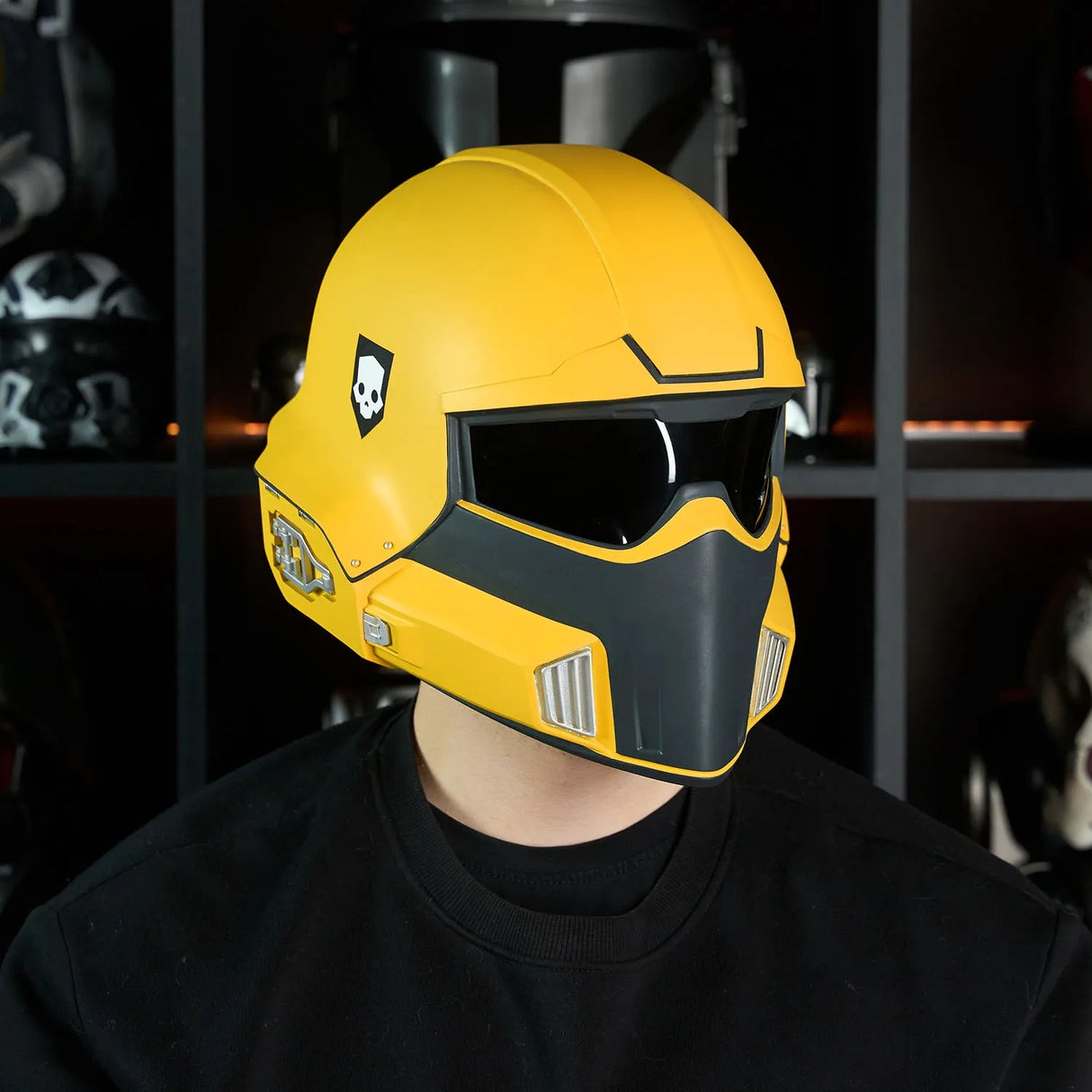 Helldivers 2 TR-40 Gold Eagle Helmet