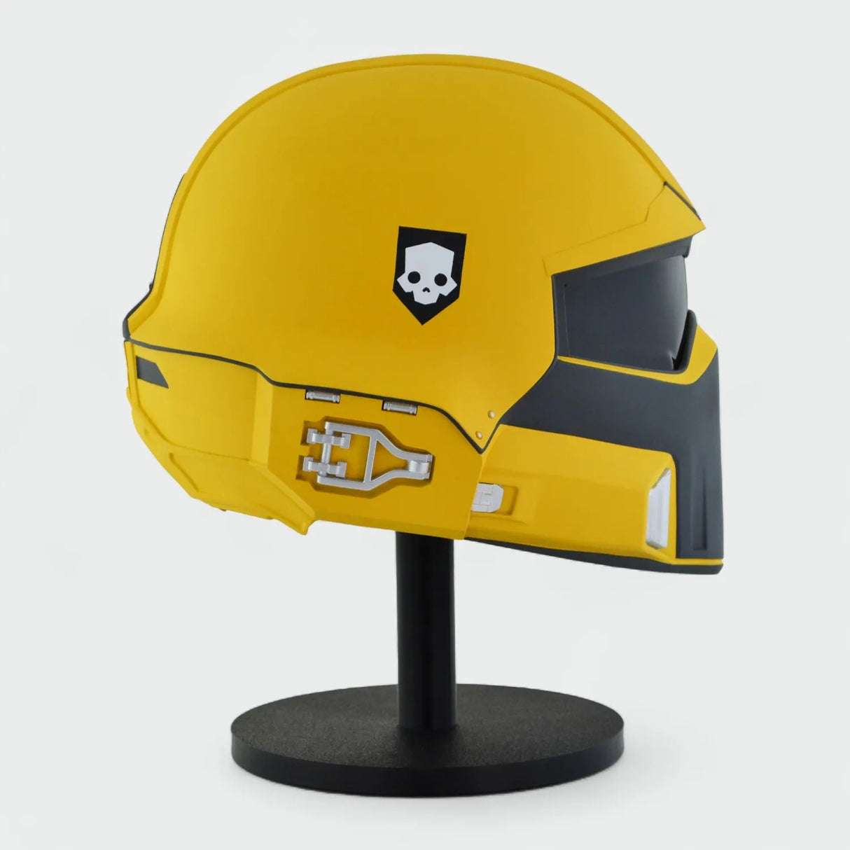 Helldivers 2 TR-40 Gold Eagle Helmet