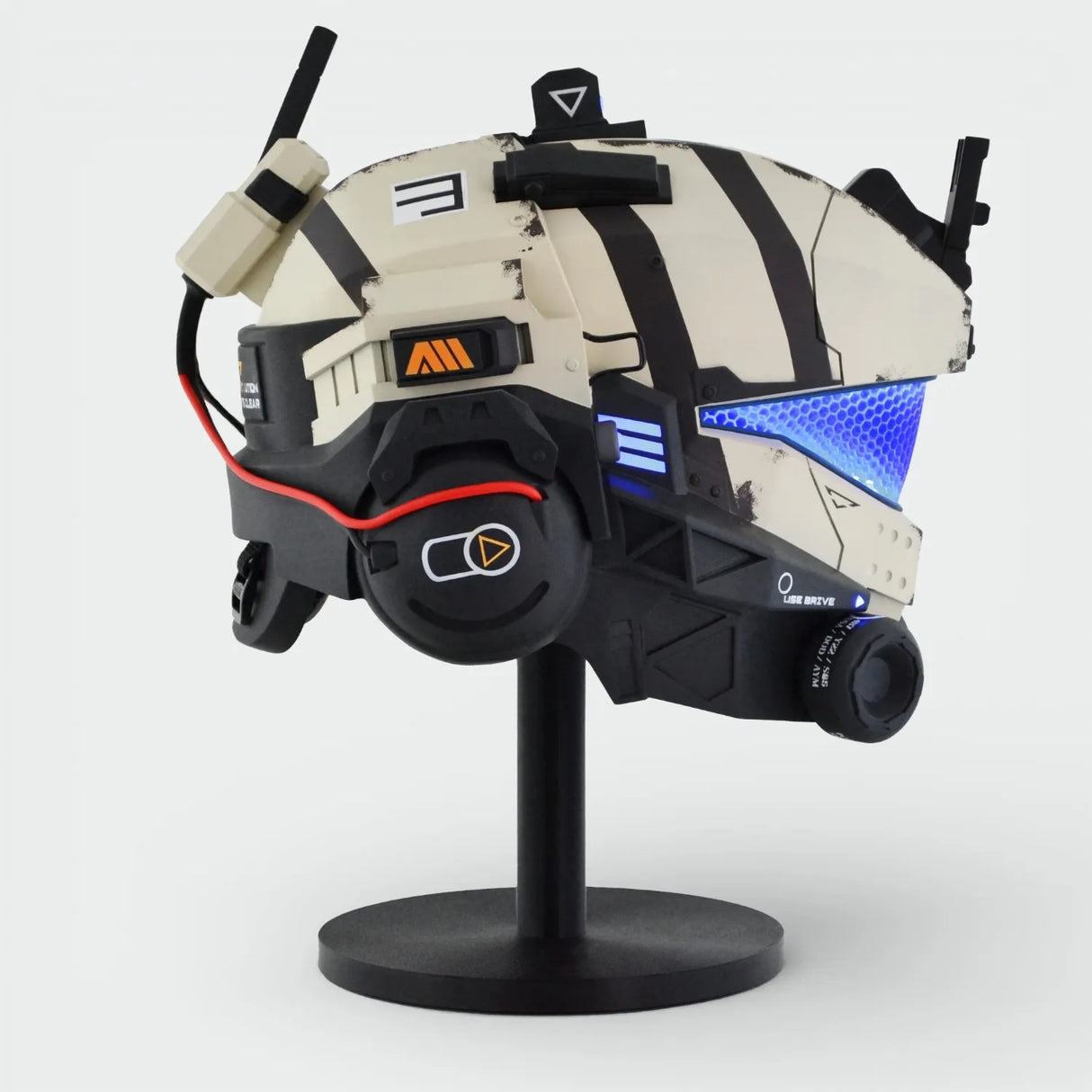 Titanfall 2 Pulse Blade Pilot Helmet