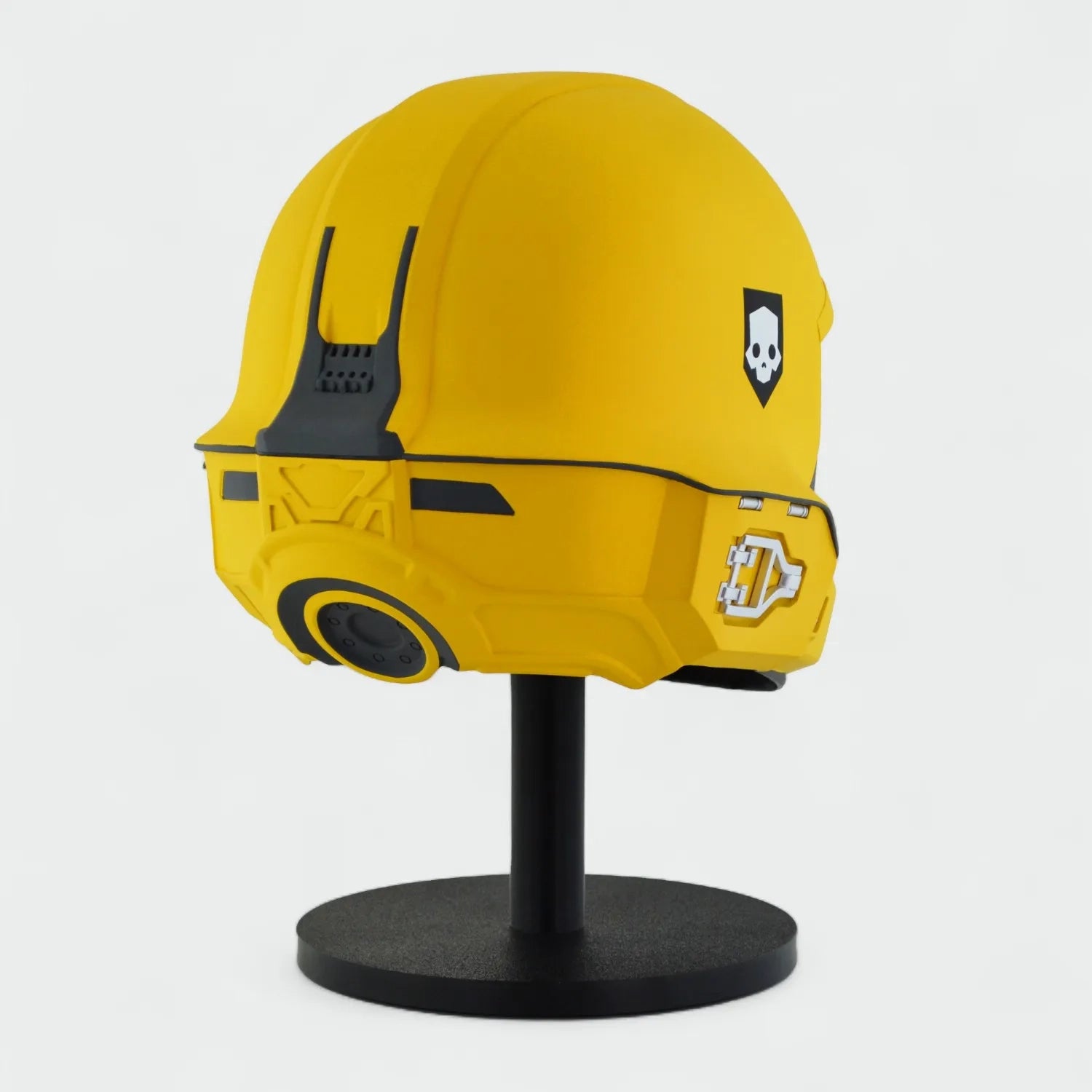 Helldivers 2 TR-40 Gold Eagle Helmet