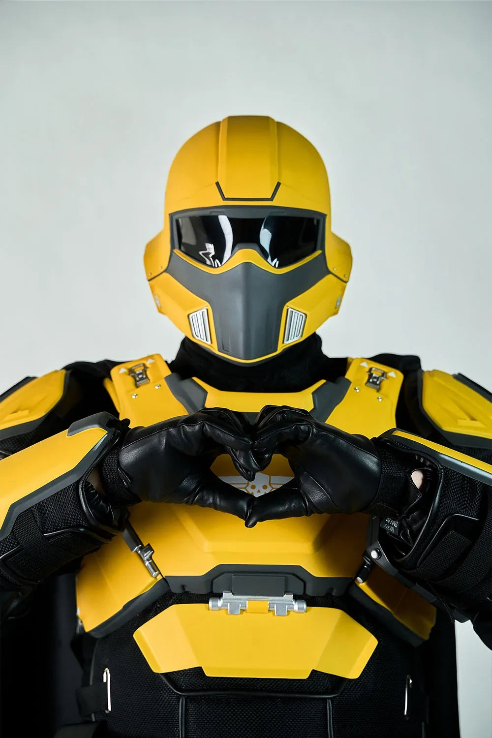 Helldivers 2 TR-40 Gold Eagle Helmet