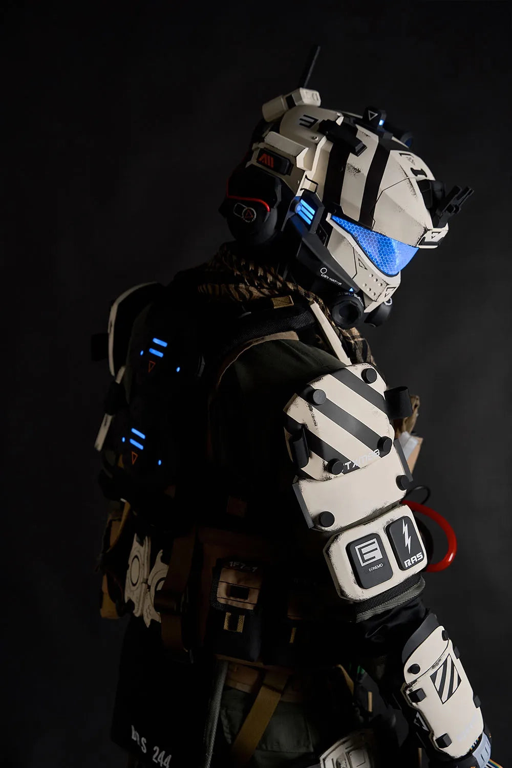 Titanfall 2 Pulse Blade Pilot Costume