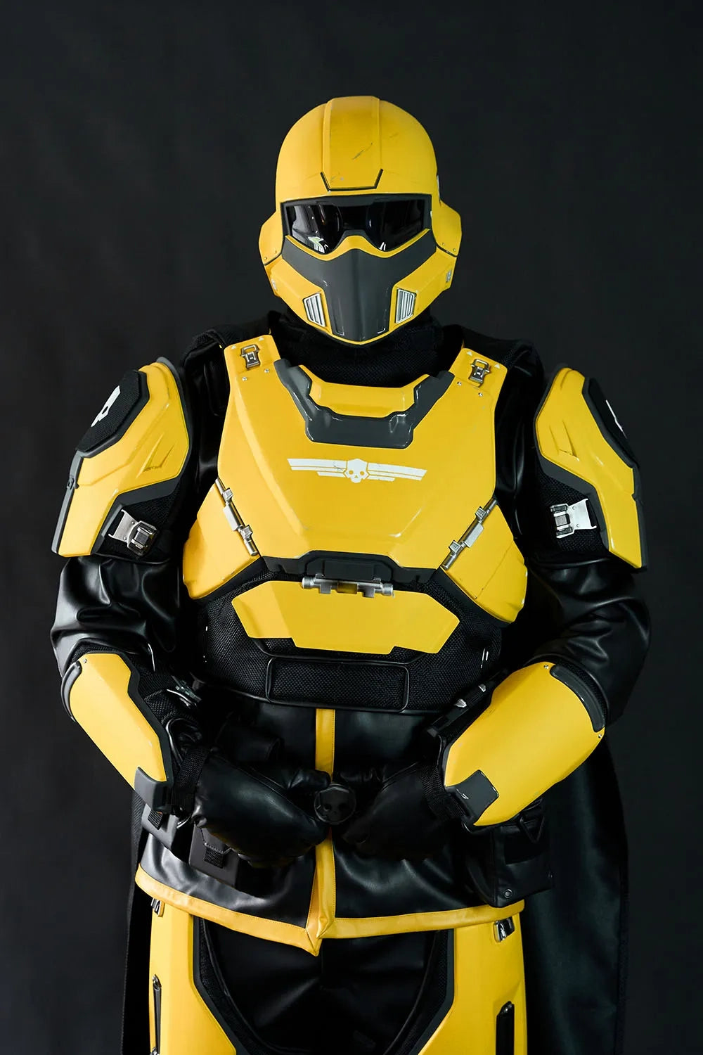 Helldivers B-01 Cosplay Costume - TR-40 Gold Eagle