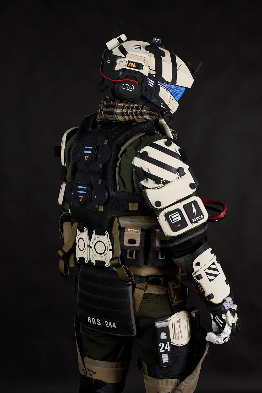 Titanfall 2 Pulse Blade Pilot Costume
