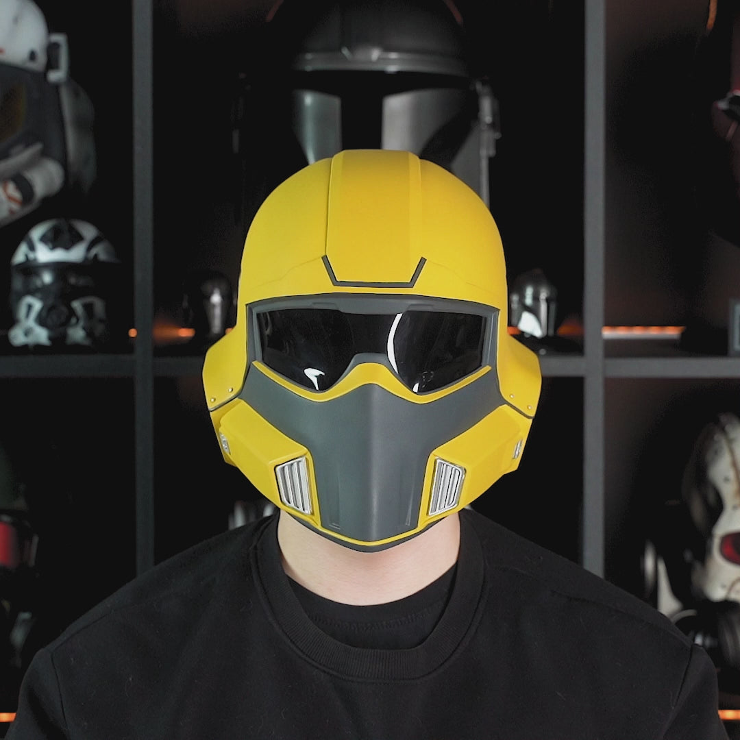 Helldivers 2 TR-40 Gold Eagle Helmet